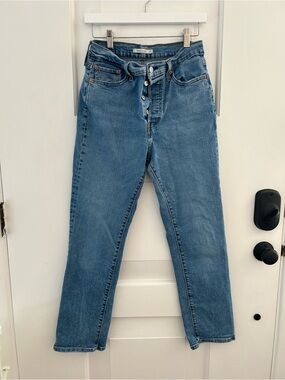 Levi’s Wedgie Straight Jeans Medium Wash Size 30